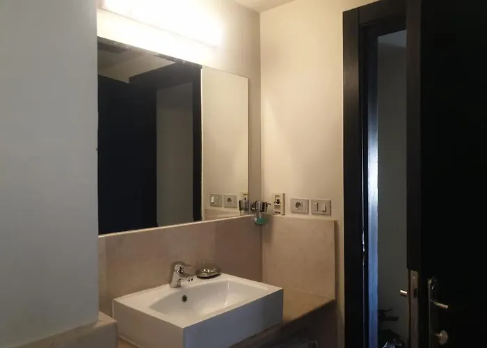 Spacious 1 Bdr Sea View Apartment