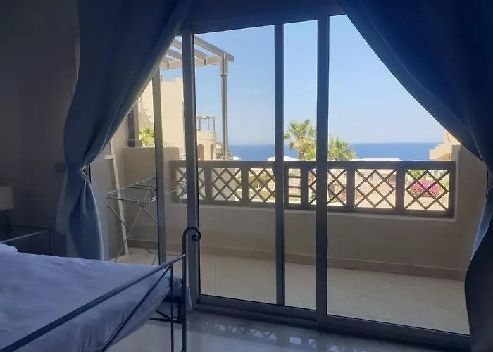 Spacious 1 Bdr Sea View Apartment *