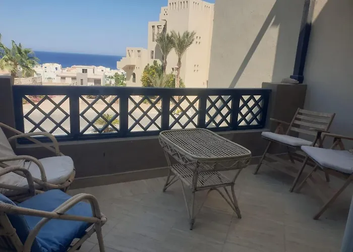Spacious 1 Bdr Sea View Apartment *