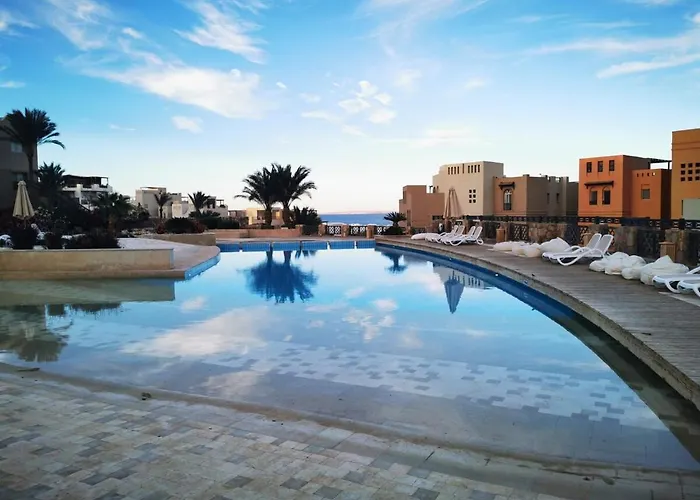 Spacious 1 Bdr Sea View Apartment *