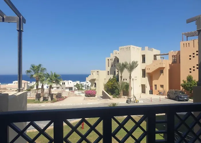 Spacious 1 Bdr Sea View Apartment *